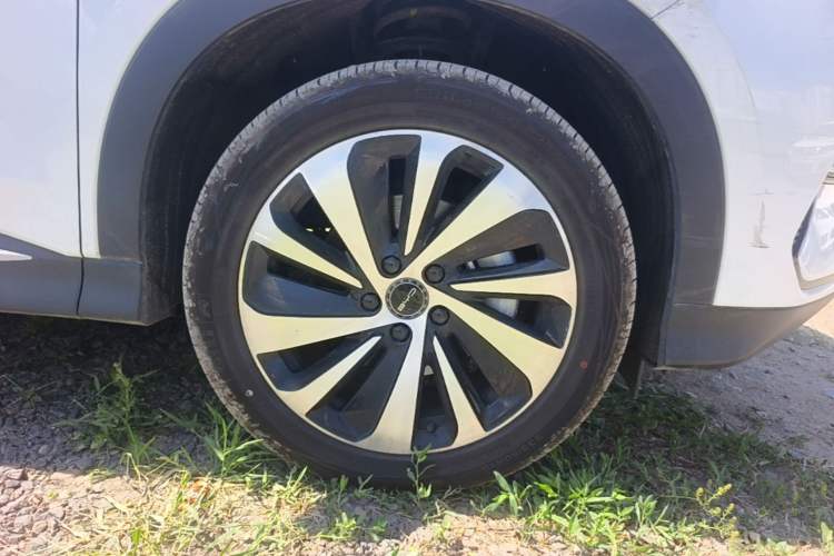 Used BYD Song PLUS New Energy 2023 Champion Edition DM-i 150KM Flagship PLUS Right Front Wheel Hub