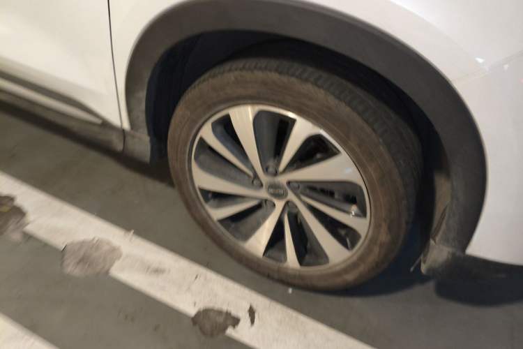 Used BYD Song PLUS New Energy 2023 Champion Edition DM-i 150KM Flagship PLUS Right Front Wheel Hub
