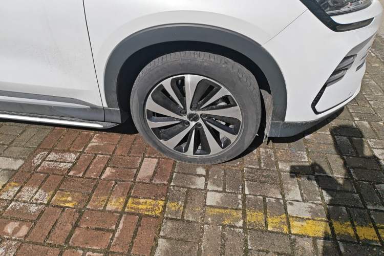 Used BYD Song PLUS New Energy 2023 Champion Edition DM-i 110KM Flagship PLUS Right Front Wheel Hub
