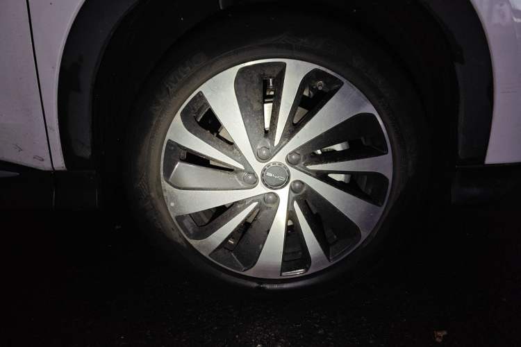 Used BYD Song PLUS New Energy 2023 Champion Edition DM-i 110KM Flagship PLUS Right Front Wheel Hub