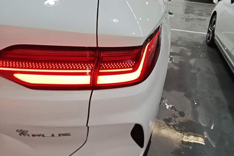 Used BYD Song PLUS New Energy 2023 Champion Edition DM-i 110KM Flagship Model Right Rear Taillight