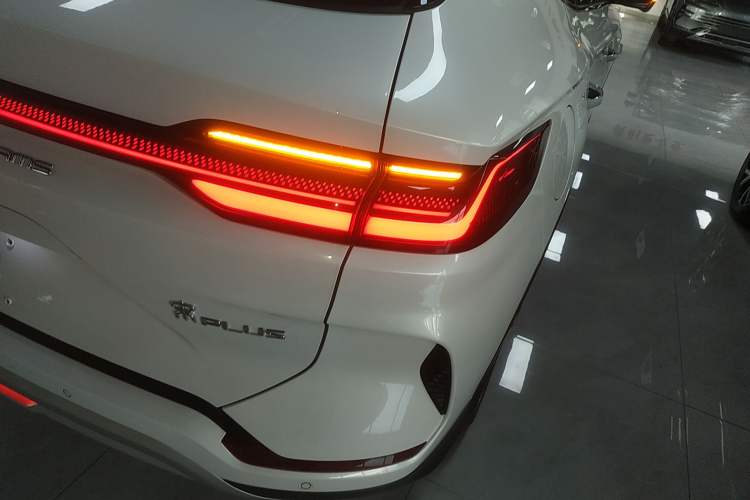 Used BYD Song PLUS New Energy 2023 Champion Edition DM-i 150KM Flagship PLUS 5G Right Rear Taillight