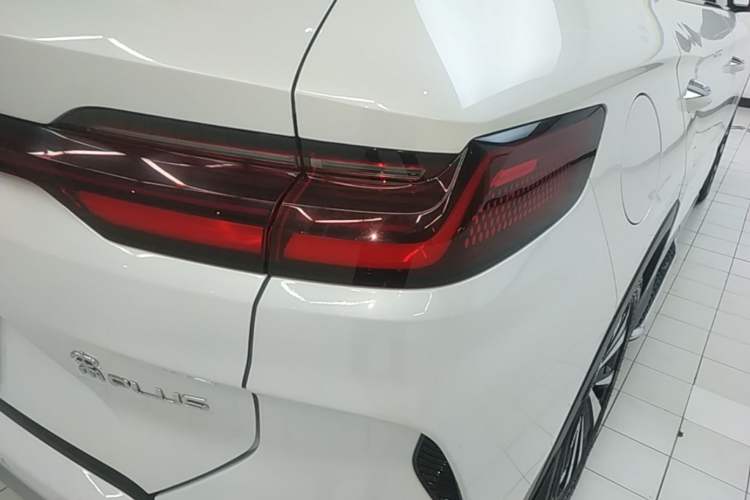 Used BYD Song PLUS New Energy 2023 Champion Edition DM-i 110KM Flagship PLUS Right Rear Taillight