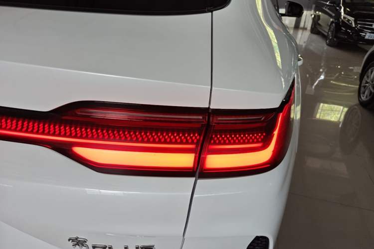 Used BYD Song PLUS New Energy 2023 Champion Edition DM-i 110KM Flagship PLUS Right Rear Taillight
