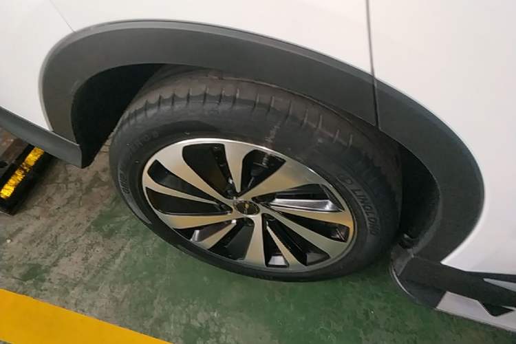 Used BYD Song PLUS New Energy 2023 Champion Edition DM-i 110KM Flagship PLUS Right Rear Wheel Hub