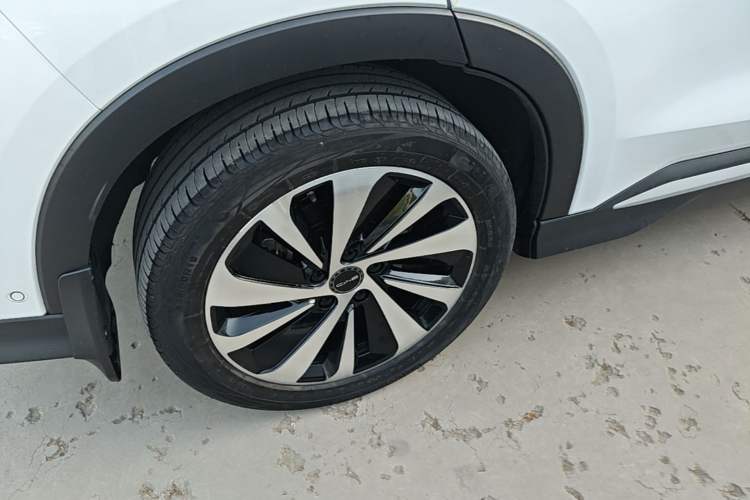 Used BYD Song PLUS New Energy 2023 Champion Edition EV 605KM Flagship PLUS Right Rear Wheel Hub