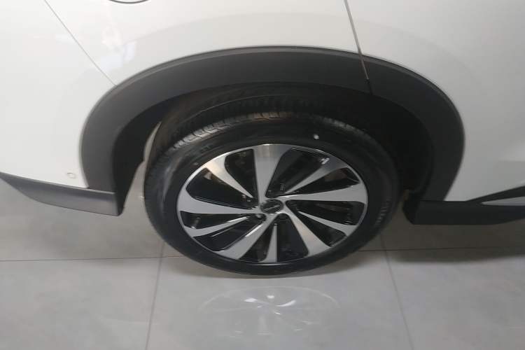 Used BYD Song PLUS New Energy 2023 Champion Edition DM-i 150KM Flagship PLUS 5G Right Rear Wheel Hub