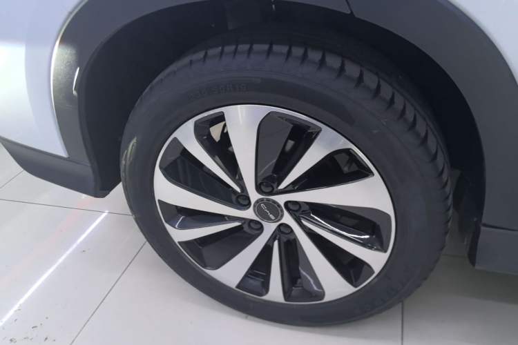 Used BYD Song PLUS New Energy 2023 Champion Edition DM-i 110KM Flagship PLUS Right Rear Wheel Hub