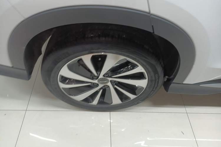 Used BYD Song PLUS New Energy 2023 Champion Edition DM-i 150KM Flagship PLUS Right Rear Wheel Hub