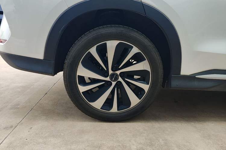 Used BYD Song PLUS New Energy 2023 Champion Edition DM-i 110KM Flagship PLUS Right Rear Wheel Hub