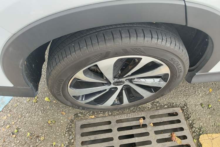 Used BYD Song PLUS New Energy 2023 Champion Edition DM-i 110KM Flagship PLUS Right Rear Wheel Hub