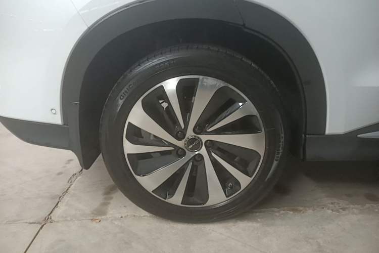Used BYD Song PLUS New Energy 2023 Champion Edition EV 605KM Flagship PLUS Right Rear Wheel Hub