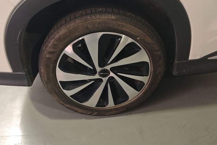 Used BYD Song PLUS New Energy 2023 Champion Edition DM-i 110KM Flagship Model Right Rear Wheel Hub