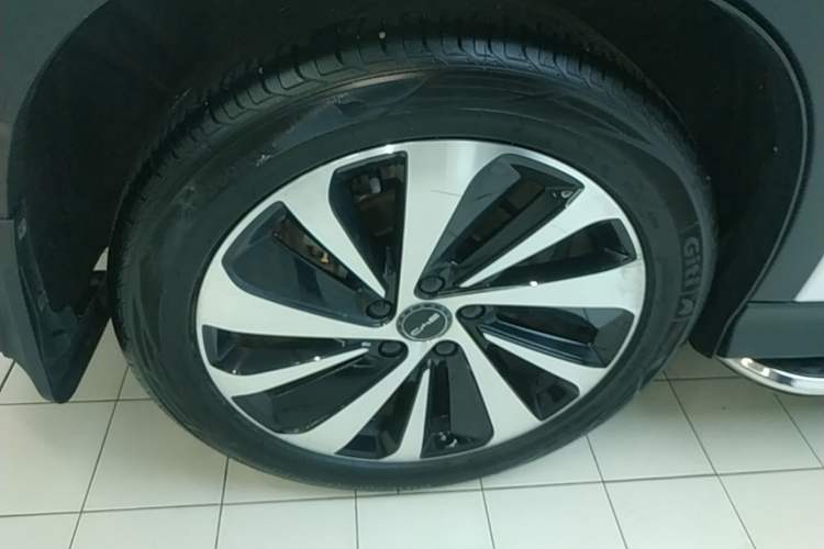 Used BYD Song PLUS New Energy 2023 Champion Edition DM-i 110KM Flagship PLUS Right Rear Wheel Hub