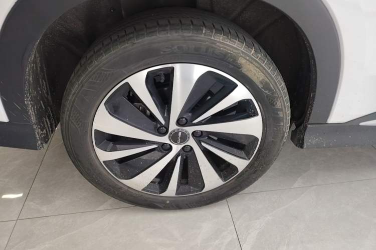 Used BYD Song PLUS New Energy 2023 Champion Edition DM-i 110KM Flagship PLUS Right Rear Wheel Hub