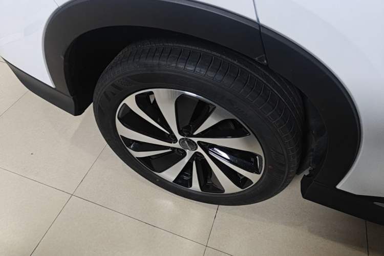Used BYD Song PLUS New Energy 2023 Champion Edition DM-i 110KM Flagship Model Right Rear Wheel Hub