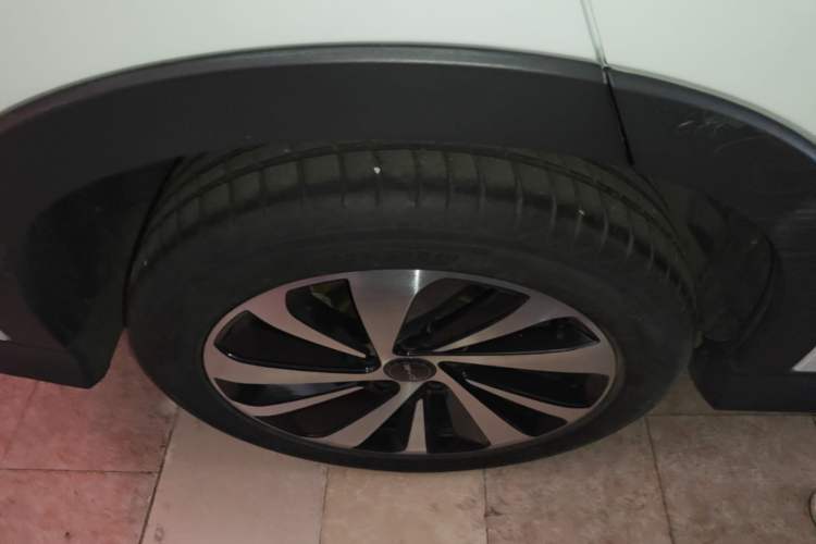 Used BYD Song PLUS New Energy 2023 Champion Edition DM-i 110KM Flagship PLUS Right Rear Wheel Hub