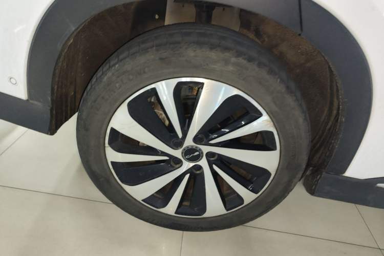 Used BYD Song PLUS New Energy 2023 Champion Edition EV 605KM Flagship PLUS Right Rear Wheel Hub