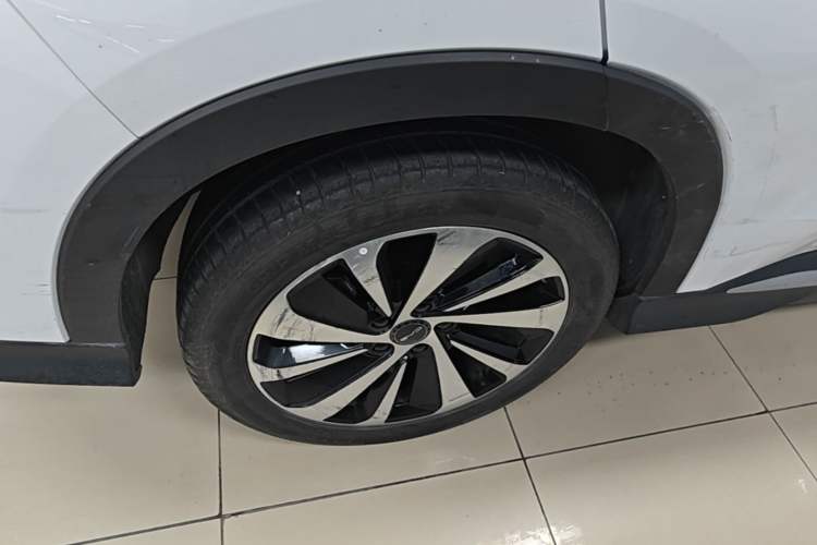 Used BYD Song PLUS New Energy 2023 Champion Edition DM-i 110KM Flagship Model Right Rear Wheel Hub