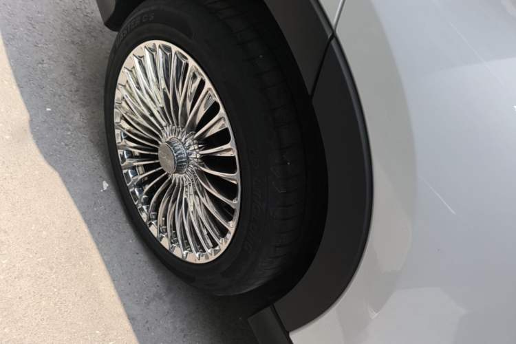 Used BYD Song PLUS New Energy 2023 Champion Edition EV 520KM Flagship Model Right Rear Wheel Hub