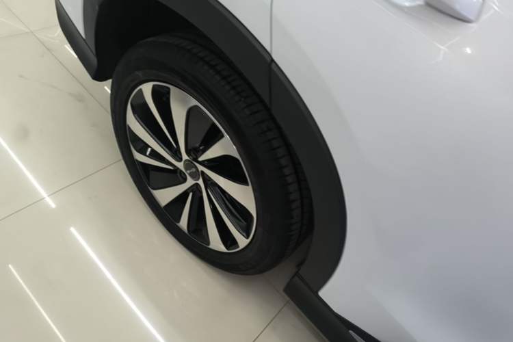 Used BYD Song PLUS New Energy 2023 Champion Edition EV 520KM Flagship Model Right Rear Wheel Hub