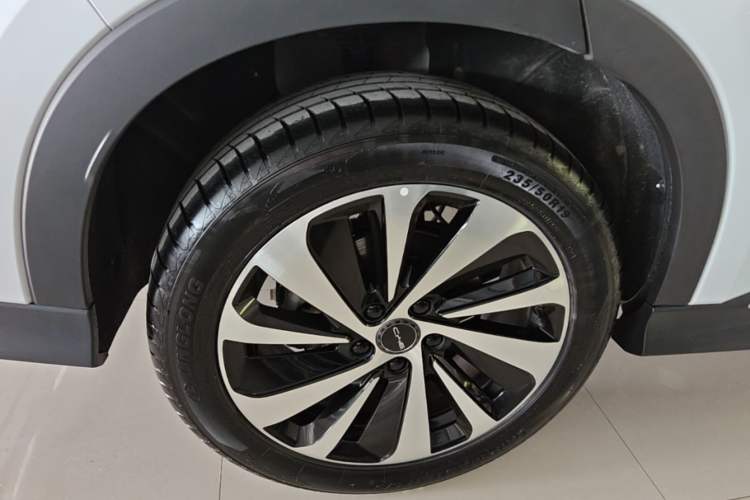 Used BYD Song PLUS New Energy 2023 Champion Edition DM-i 110KM Flagship PLUS Right Rear Wheel Hub