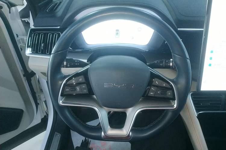 Used BYD Song PLUS New Energy 2023 Champion Edition DM-i 150KM Flagship PLUS 5G Steering Wheel