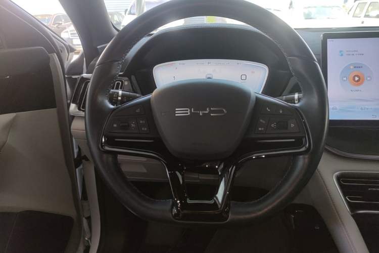 Used BYD Song PLUS New Energy 2023 Champion Edition EV 520KM Luxury Model Steering Wheel
