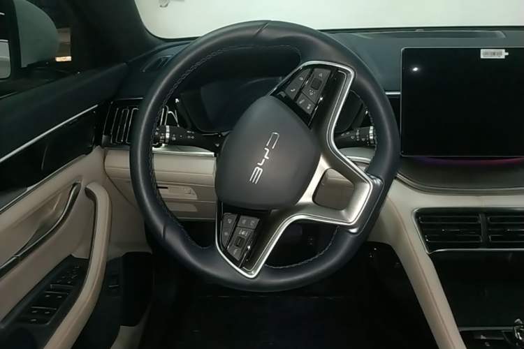 Used BYD Song PLUS New Energy 2023 Champion Edition DM-i 110KM Flagship PLUS Steering Wheel