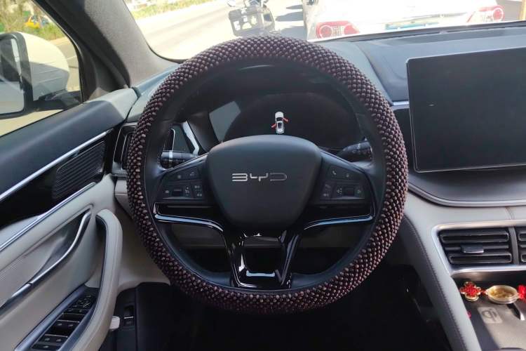 Used BYD Song PLUS New Energy 2023 Champion Edition EV 520KM Prestige Model Steering Wheel