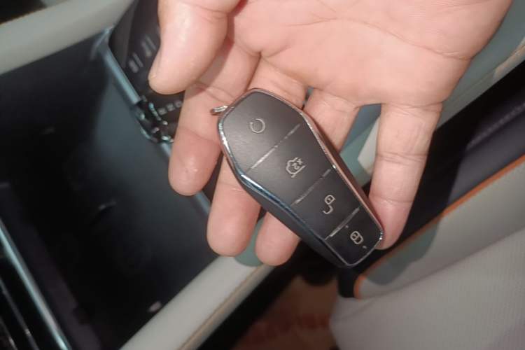 Used BYD Song PLUS New Energy 2023 Champion Edition DM-i 150KM Flagship PLUS Vehicle Key