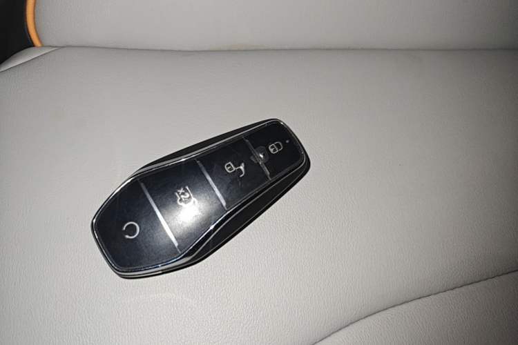 Used BYD Song PLUS New Energy 2023 Champion Edition DM-i 110KM Flagship Model Vehicle Key