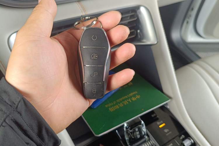 Used BYD Song PLUS New Energy 2023 Champion Edition DM-i 110KM Flagship PLUS Vehicle Key