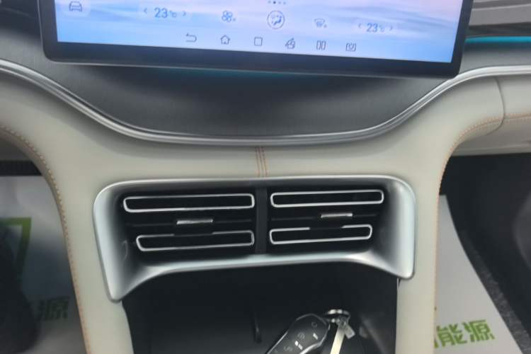 Used BYD Song PLUS New Energy 2024 HONOR Edition DM-i 110km Flagship Model Audio And AC Panel