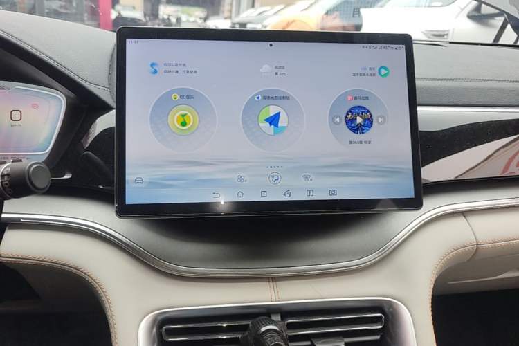 Used BYD Song PLUS New Energy 2024 Honor Edition EV 520km Premium Model Audio And AC Panel