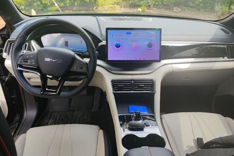 Used BYD Song PLUS New Energy 2024 HONOR Edition DM-i 110km Flagship Model Center Console