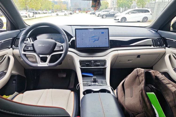 Used BYD Song PLUS New Energy 2024 HONOR Edition DM-i 110km Flagship PLUS Center Console