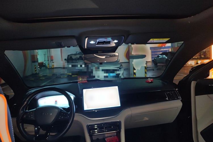 Used BYD Song PLUS New Energy 2024 Honor Edition EV 520km Premium Model Center Console