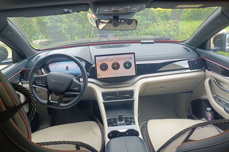 Used BYD Song PLUS New Energy 2024 HONOR Edition DM-i 110km Flagship Model Center Console