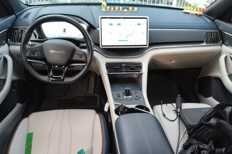 Used BYD Song PLUS New Energy 2024 Honor Edition EV 520km Premium Model Center Console