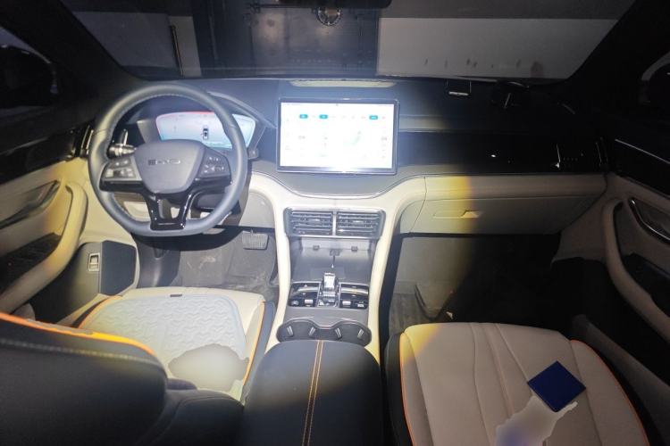 Used BYD Song PLUS New Energy 2024 HONOR Edition DM-i 110km Flagship Model Center Console