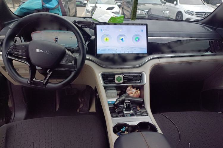 Used BYD Song PLUS New Energy 2024 HONOR Edition DM-i 71km Luxury Model Center Console