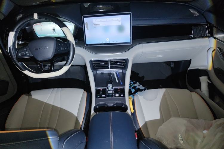 Used BYD Song PLUS New Energy 2024 Honor Edition EV 520km Luxury Model Center Console