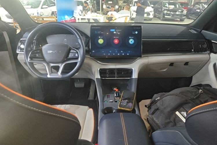 Used BYD Song PLUS New Energy 2024 Honor Edition EV 605km Flagship PLUS Center Console