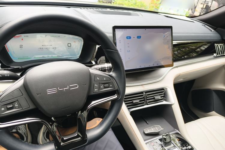 Used BYD Song PLUS New Energy 2024 HONOR Edition DM-i 71km Luxury Model Center Console