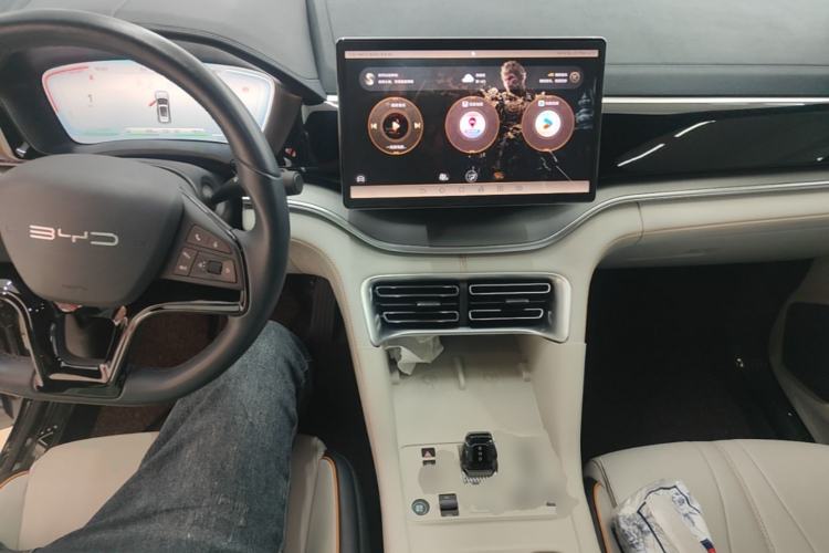 Used BYD Song PLUS New Energy 2024 HONOR Edition DM-i 110km Flagship Model Center Console