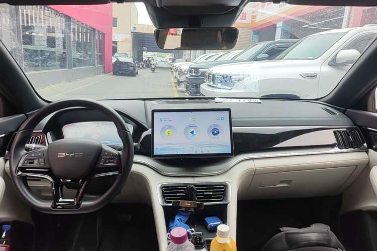 Used BYD Song PLUS New Energy 2024 Honor Edition EV 520km Premium Model Center Console