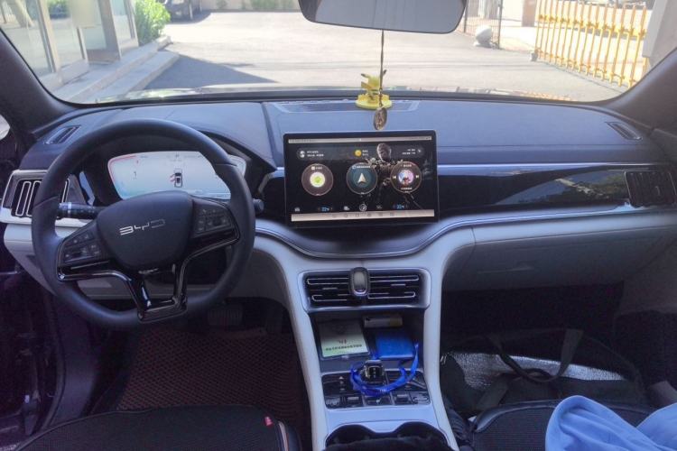 Used BYD Song PLUS New Energy 2024 HONOR Edition DM-i 110km Flagship Model Center Console