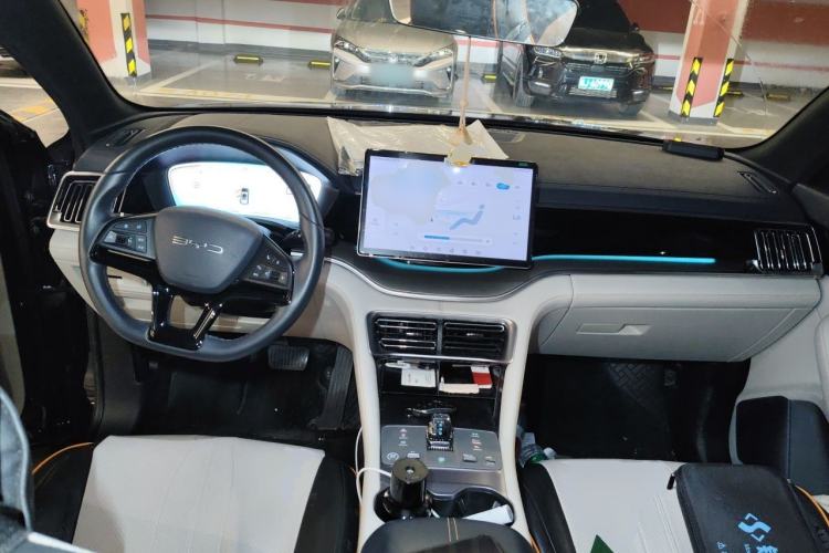 Used BYD Song PLUS New Energy 2024 HONOR Edition DM-i 110km Flagship Model Center Console