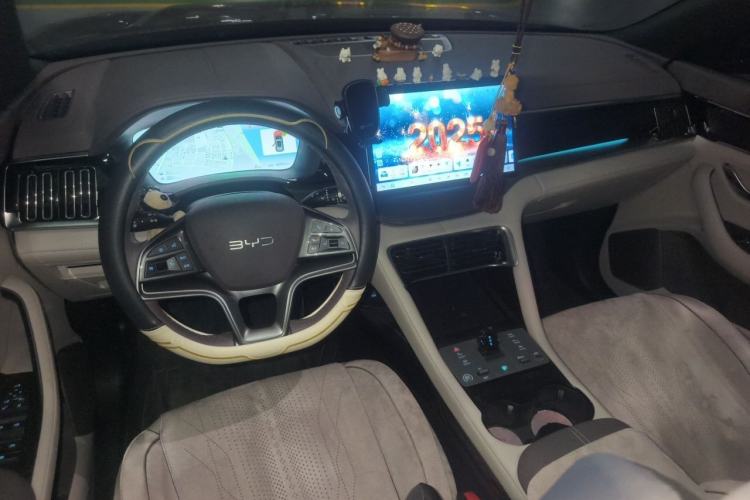 Used BYD Song PLUS New Energy 2024 HONOR Edition DM-i 110km Flagship Model Center Console